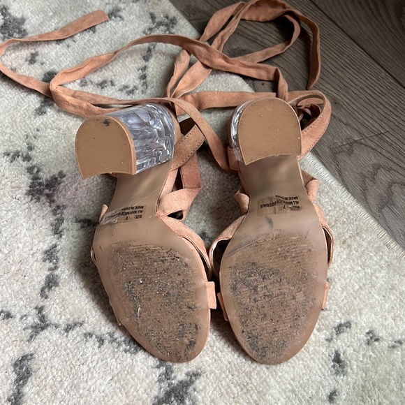 Tie up nude block heels - Picture 4 of 4